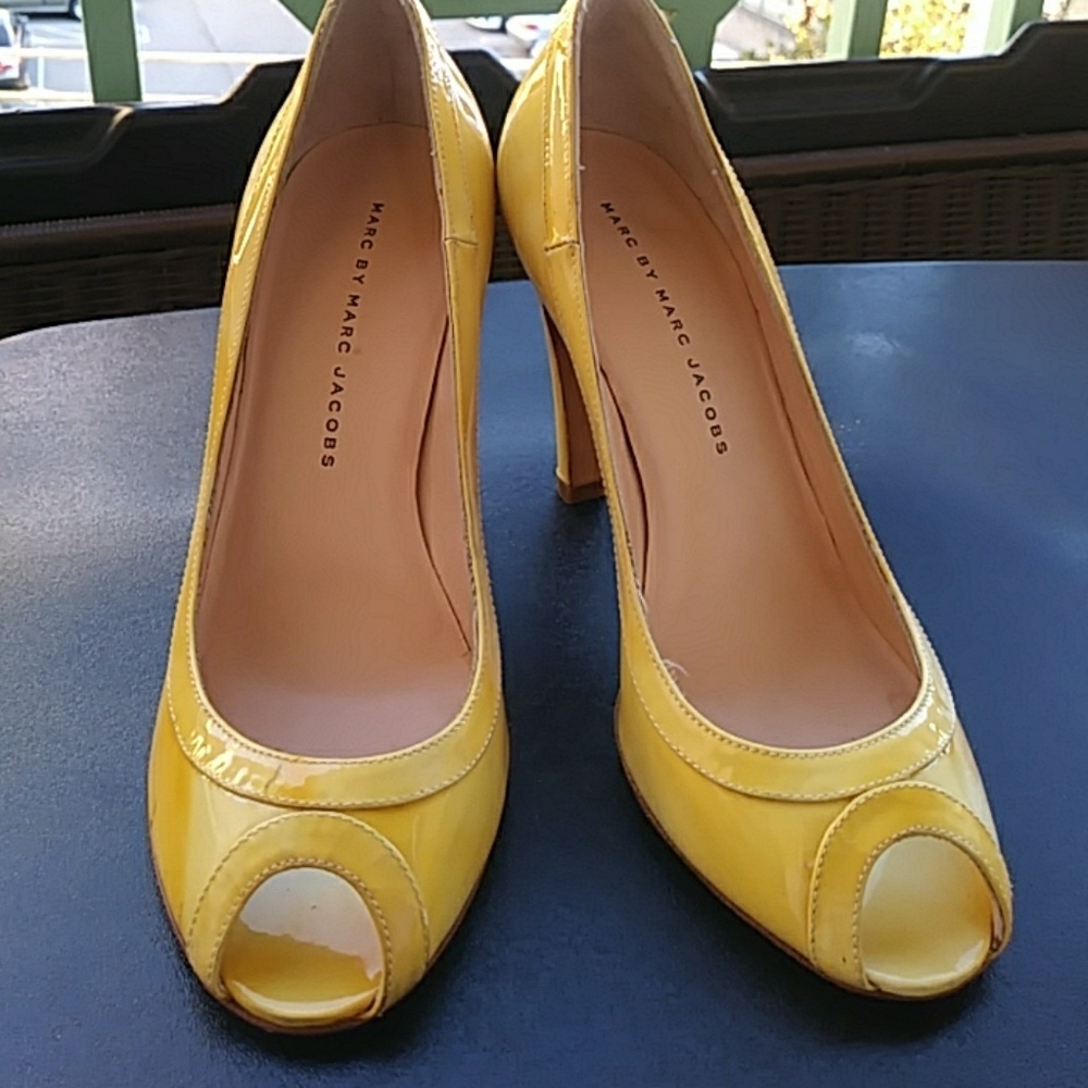Marc Jacobs Yellow heels